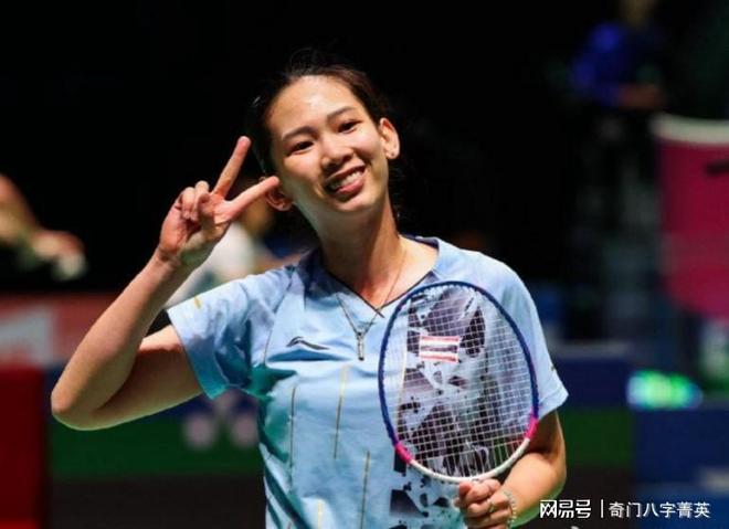 示了在足球 示了在足球