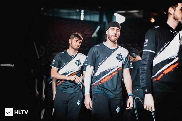 也看出了他 也看出了他