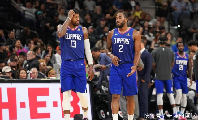 站在篮球运 站在篮球运